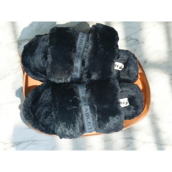 NIB - Fabletics Women's Black Furry Snug Strap Slipper Slide-on Size: 6 - Picture 3 of 6